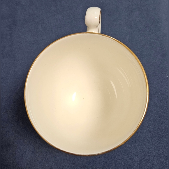 1953 Queen Elizabeth II Coronation Tea Cup, Very Good Condition - Picture 5 of 6